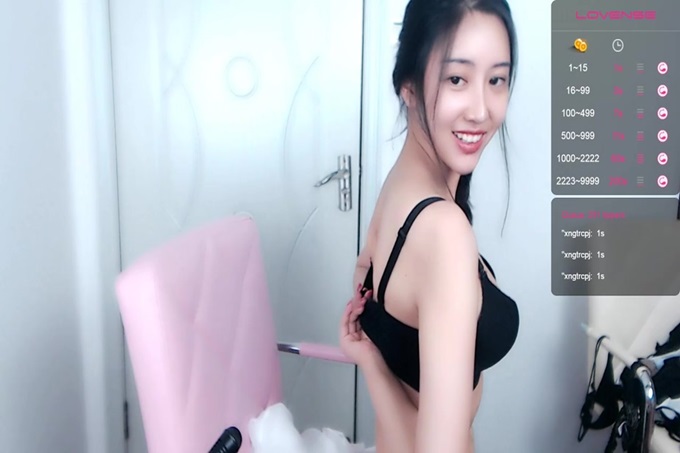 [香港] 女模流出6分钟猥亵淫片 开腿自摸的惊人尺度令人印象深刻-siw