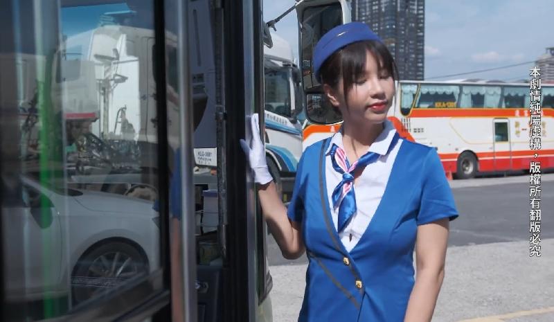 台灣女優_性愛遊覽車，性感女神大巴車上滿足遊客海报剧照