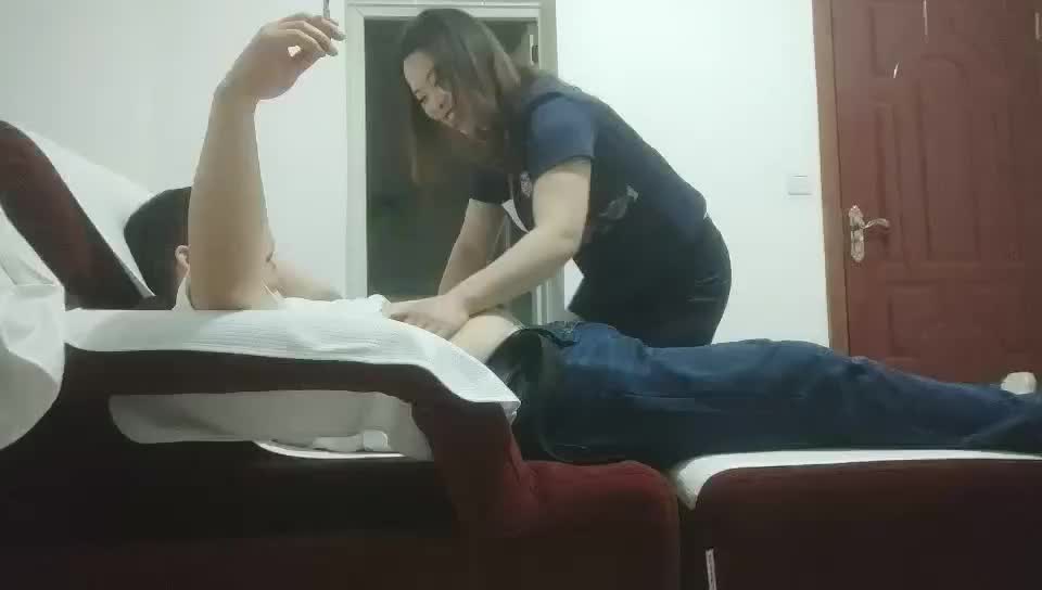 [酒店偷拍] 小胖弟与小鸟女友相约开房~女孩第一次看到JJ~觉得很新奇很好玩~-siw