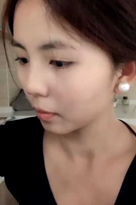 甜美颜值妹妹！娇小身材非常耐操！抓屌吸吮摸骚穴，扶着桌子站立