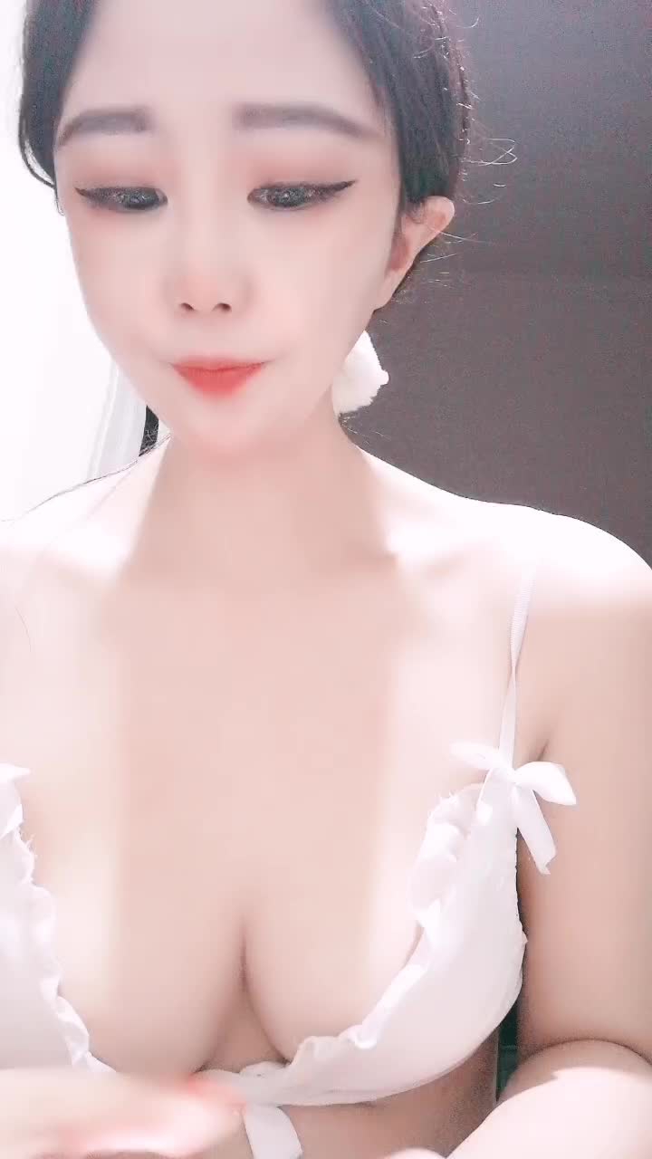 對白刺激趁朋友出差與他美艷媳婦露臉偷情