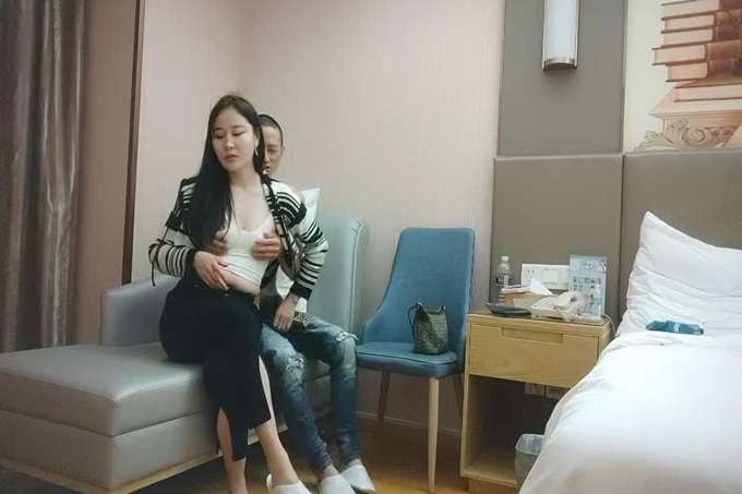 熟女人妻 啊啊不行了 剖腹产大姐被无套爆菊花 操骚逼 轮换着操 爽叫连连 操到要尿尿-siw