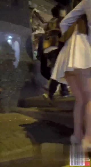 [香港] 偷拍兄弟喝醉的女友~怎麼內褲不見了!