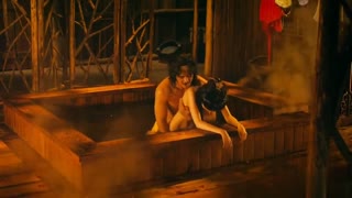 [香港] 三級電影《3D肉蒲團之極樂寶鑑》~藍燕的澡缸激情片段精彩剪輯!!浮誇的噴水讓鏡頭都濕一片~
