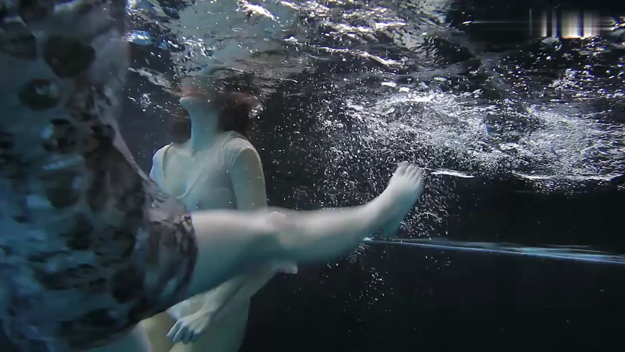 [短視頻區] 水中舞者1（關注不迷路）